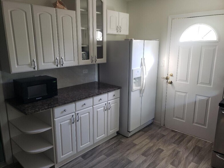 Building Photo - 4385 Pine Lake Rd