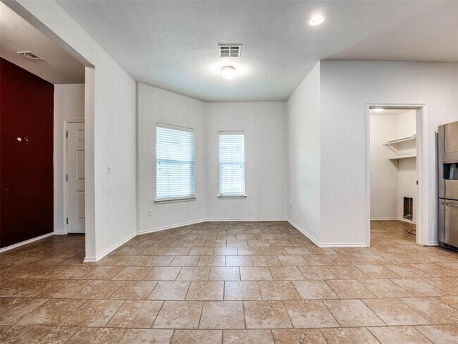 Building Photo - Home in gated community