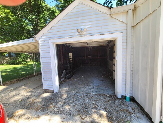 Building Photo - 6242 Evanston Ave