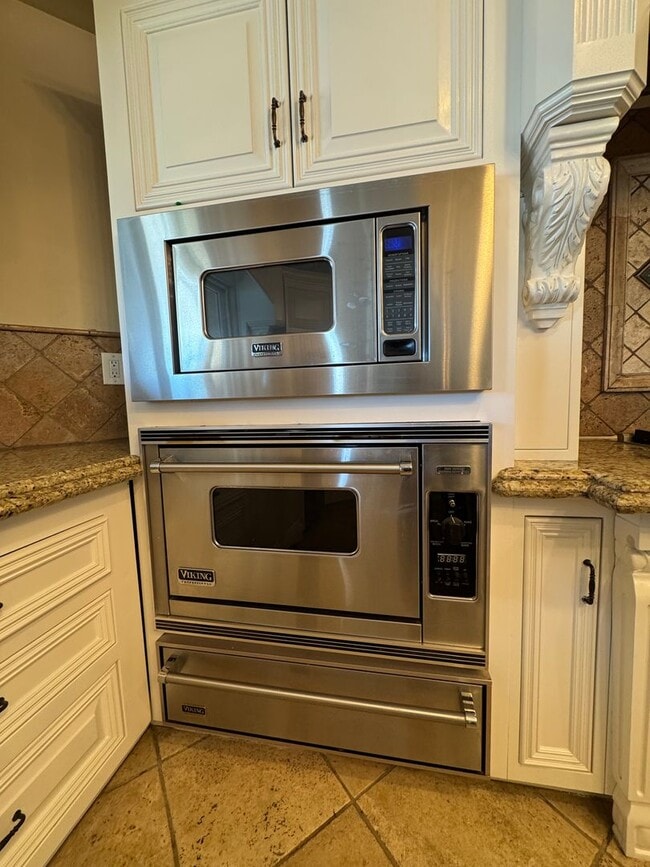 Building Photo - Stunning Waterfront Home in Spring Valley Lake!