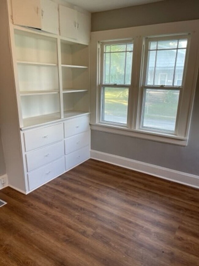 Building Photo - 2 Bed 1 Bath House-PRE LEASING Available N...