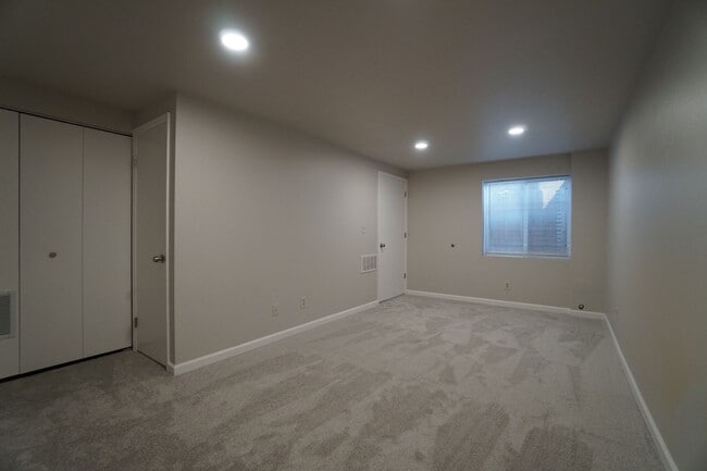 Building Photo - 3070 Mirage Dr