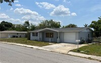 Building Photo - 3220 Pinon Dr