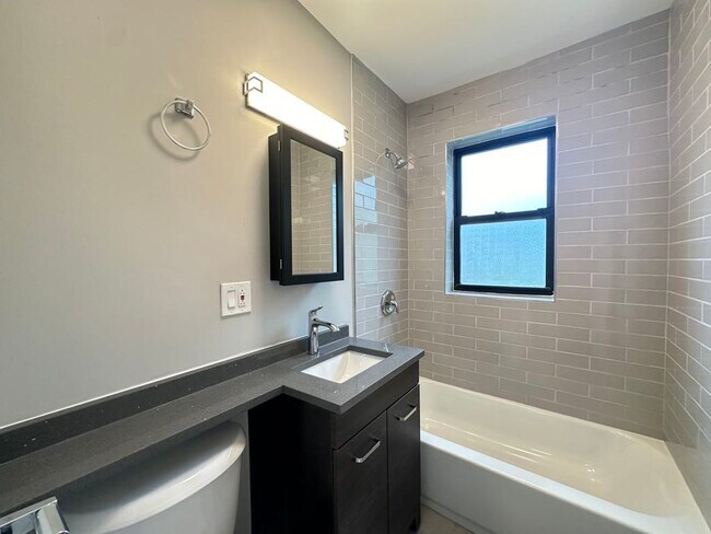 Building Photo - 4551 N Damen Ave