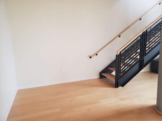 Building Photo - Wonderful Two story Penthouse Condo! Water...