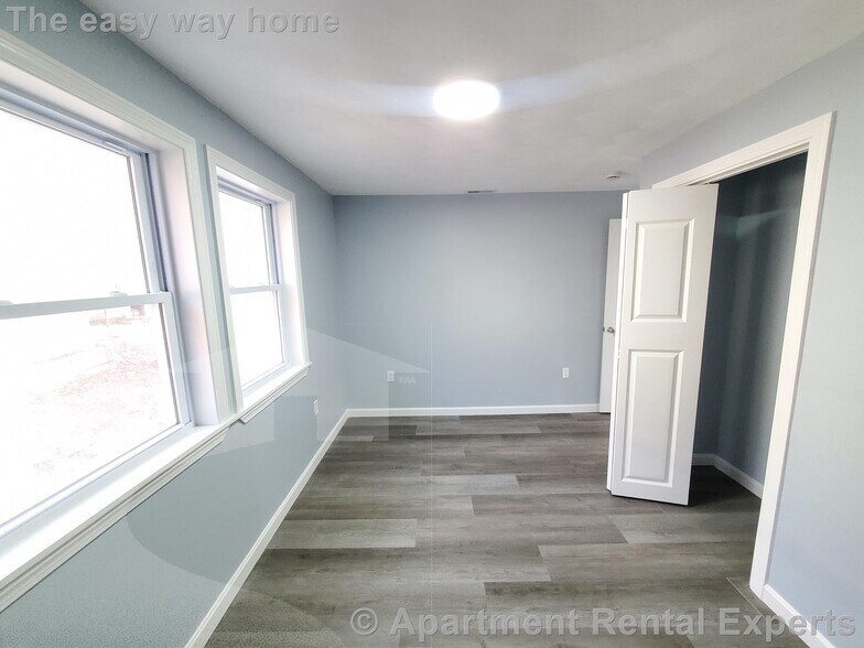 Building Photo - 289 Fellsway W