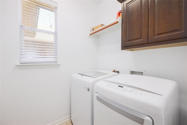 Building Photo - 9700 Spanish Wells Dr