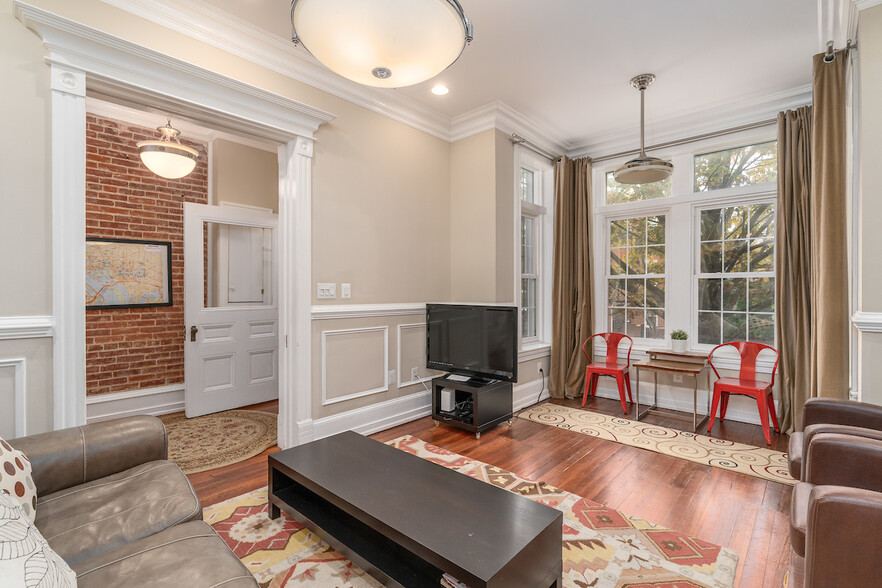 4 bedroom/3 bathroom, living room - 403 P St NW