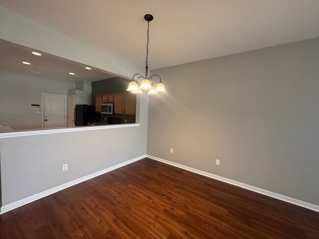 Building Photo - Amazing Neighborhood 3/3 W/Great Amenities!