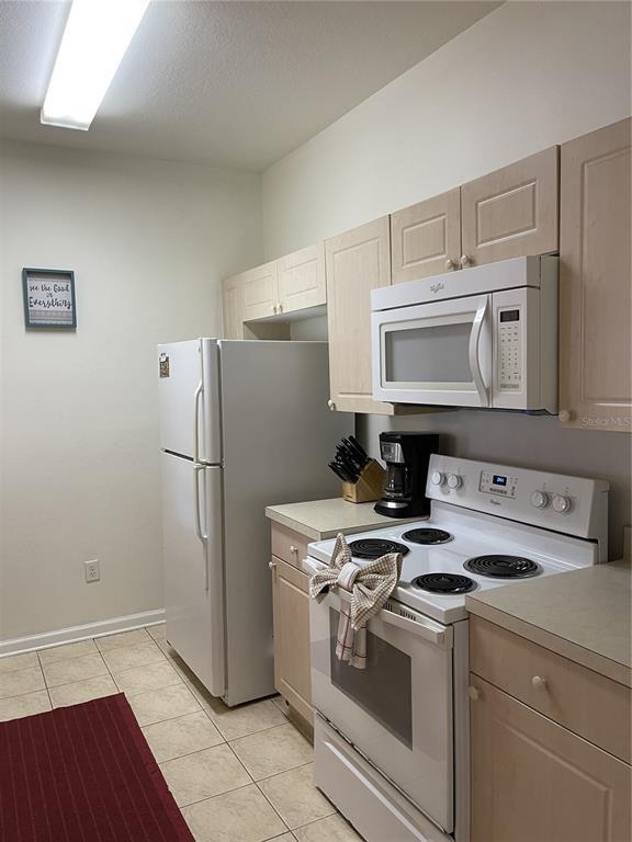 Building Photo - 2306 Silver Palm Dr