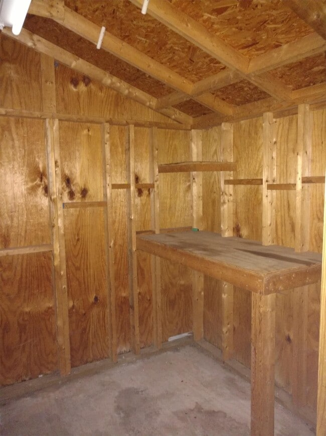 Building Photo - 557 Eagle Dr