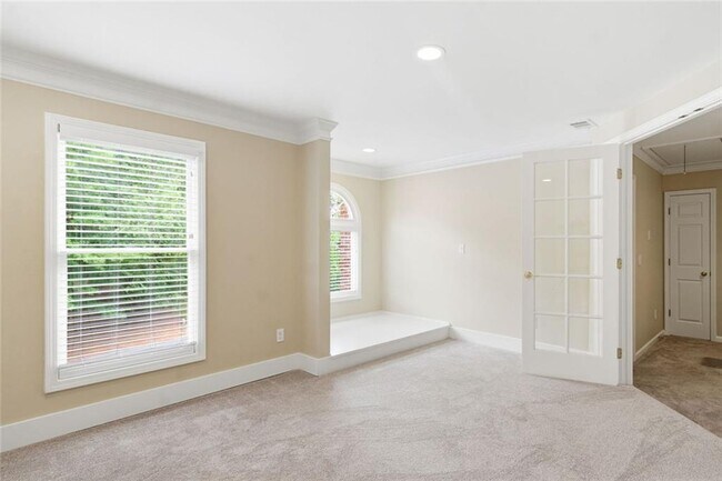 Building Photo - 2058 Woodside Park Dr