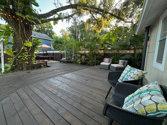 Deck - 117 W Flora St