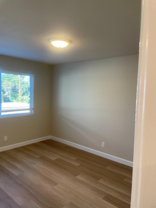Building Photo - 486 Doyle Rd