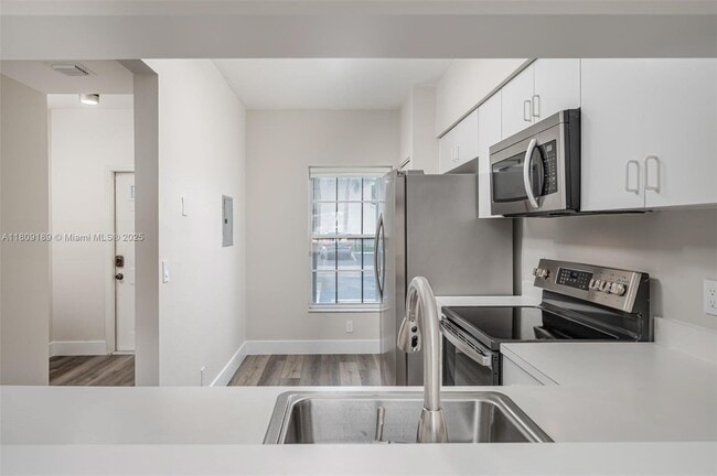 Building Photo - 16795 Hemingway Dr