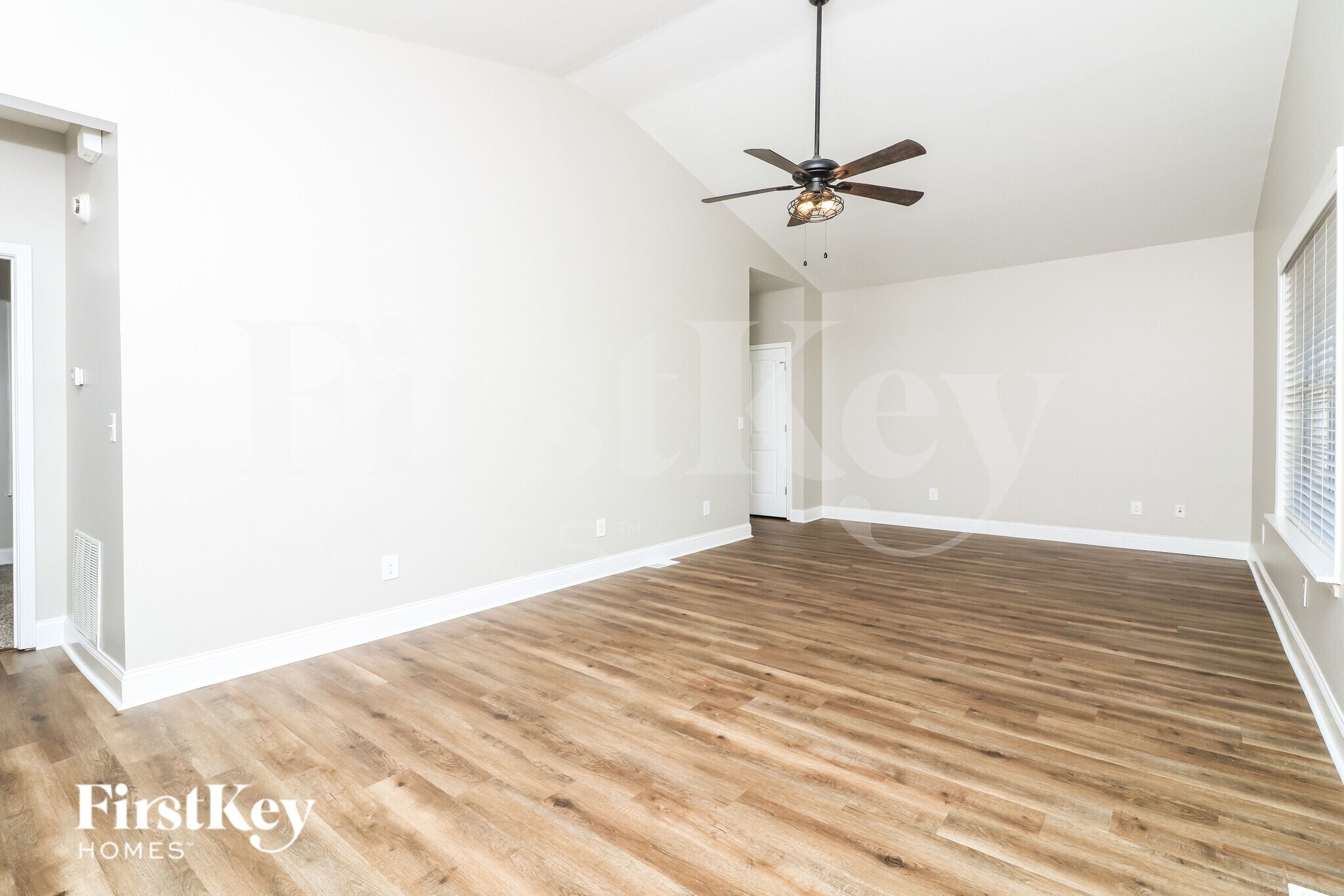 Building Photo - 260 Sterling Dr