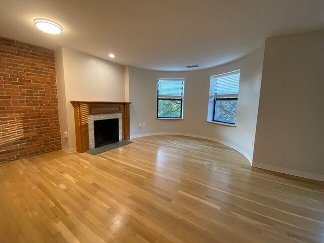 Building Photo - 108 Gainsborough St