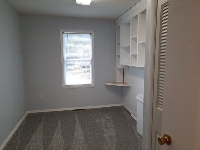 Building Photo - 1312 Red Run Rd