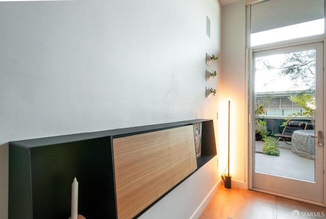 Building Photo - 1160 Mission St