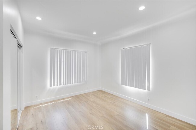 Building Photo - 622 Naranja Dr