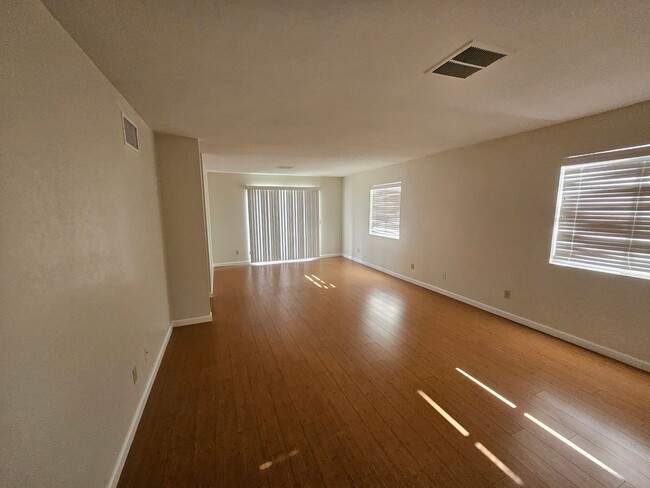 Building Photo - 3 Bedroom Home Located in Mohave Highlands