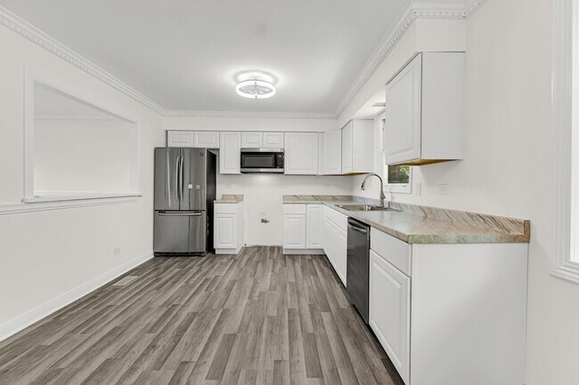 Building Photo - 3252 87th St