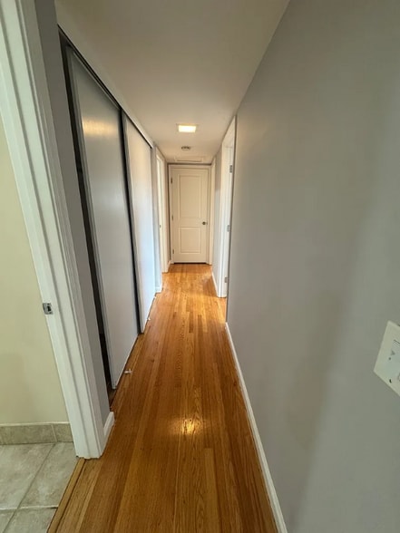 Building Photo - 5846 Pontiac Dr