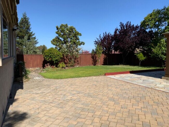 Building Photo - Sky Hawks finest at a price that can't be beat