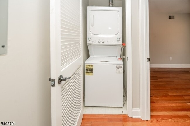 Building Photo - 52 Brookside Ln