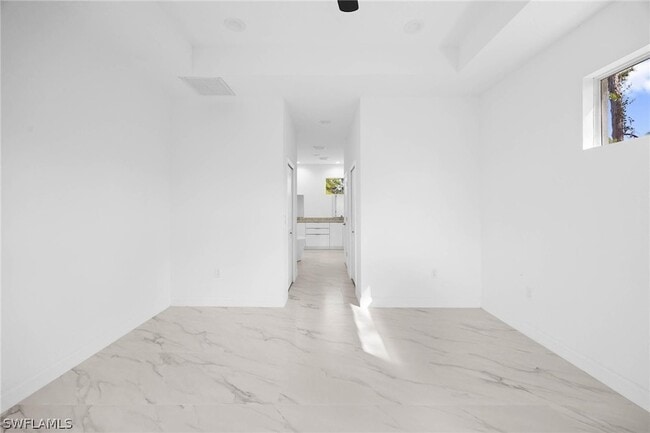 Building Photo - 1923 Sunniland Blvd