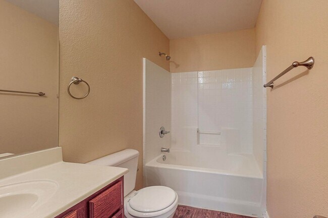 Building Photo - Charming 3-Bedroom Home on Treed Cul-de-Sa...
