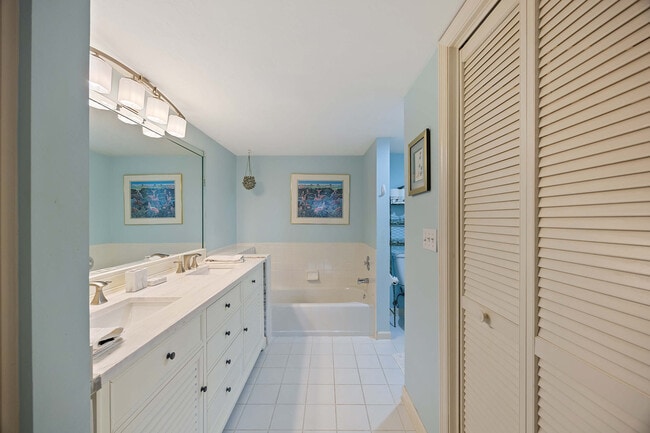 Building Photo - 4251 Lake Forest Dr