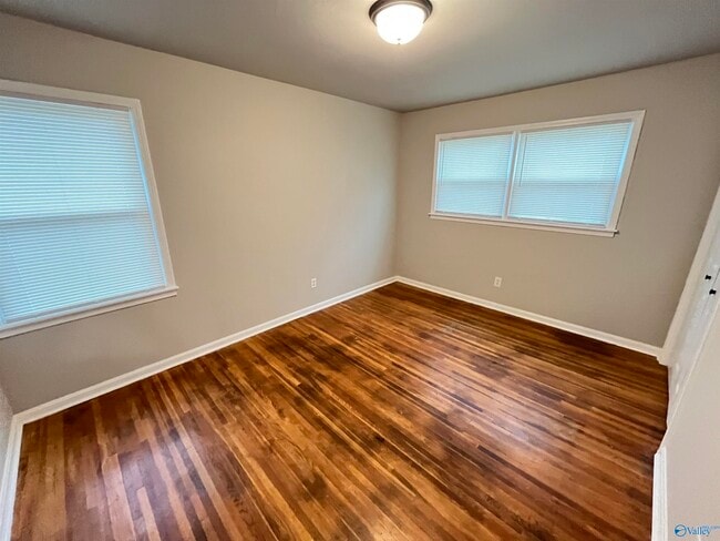 Building Photo - 4708 Dahlia Dr NW