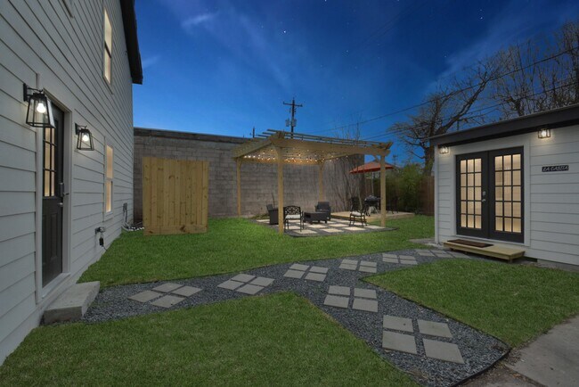 Building Photo - 5215 Palmer St