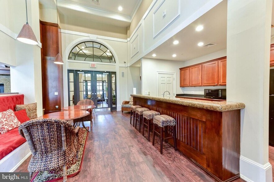 Clubhouse - 2321 25th St S