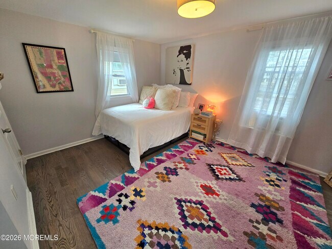 Building Photo - 305 3rd Ave