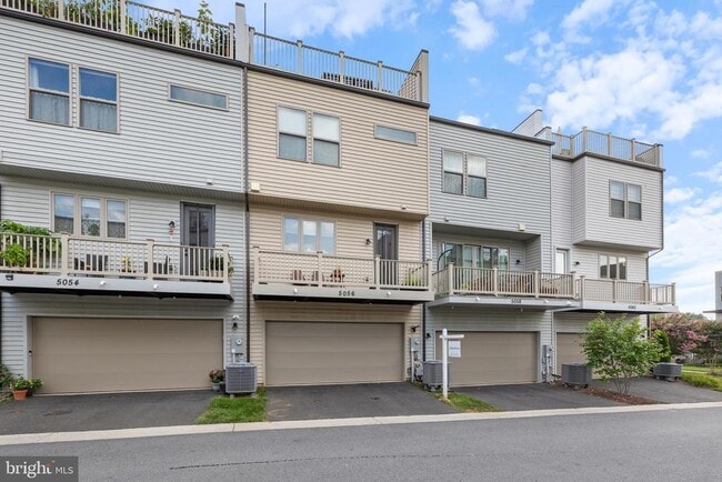 Building Photo - 5056 Oakmoore Dr
