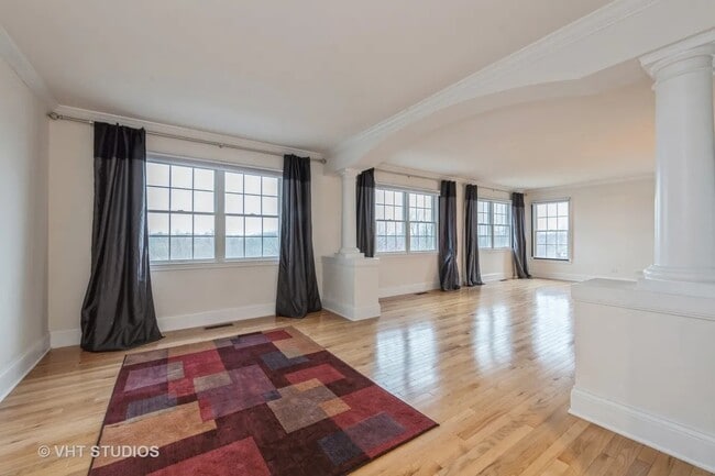 Building Photo - 22 Doral Dr