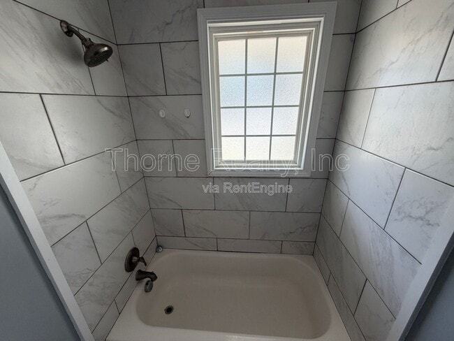 Building Photo - 700 Pinehaven Dr