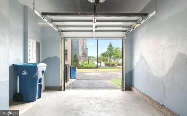 Building Photo - 43785 Transit Sq