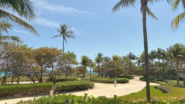 Building Photo - 10275 Collins Ave