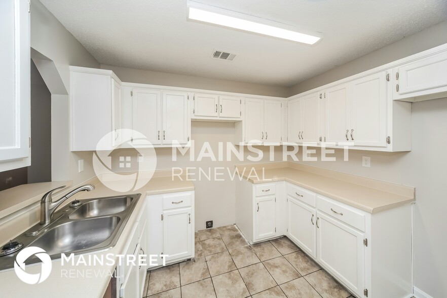 Building Photo - 3018 Caitlynn Circle S