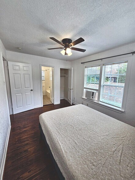 Building Photo - 4305 Polk St