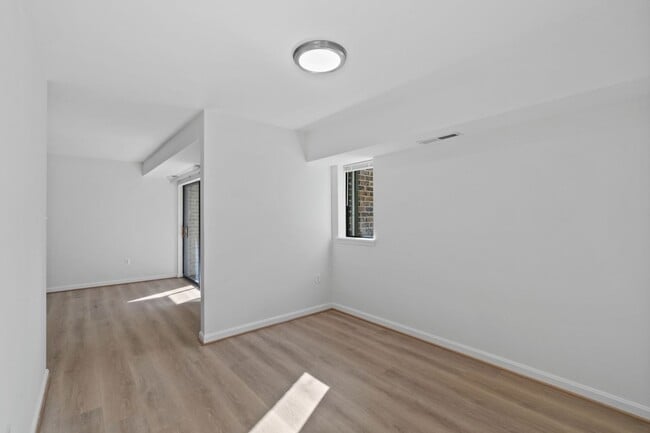 Building Photo - 2 bedroom 2 full bath condo in Annapolis - Ready Now!