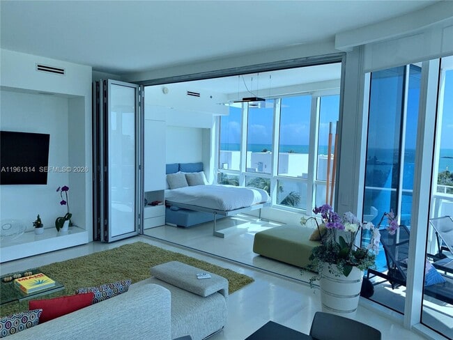 Building Photo - 100 South Pointe Dr