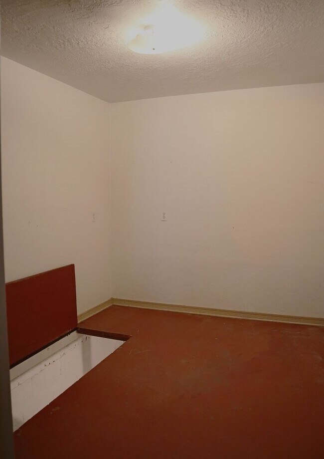 Building Photo - Cute and Clean 2 bedroom near SWOSU
