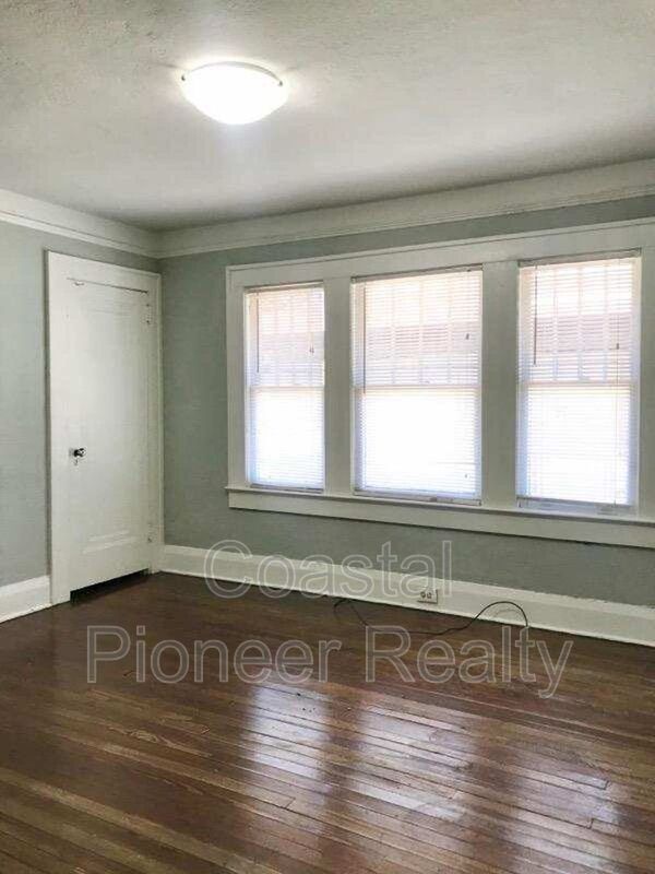 Building Photo - 108 W Hanna Ave