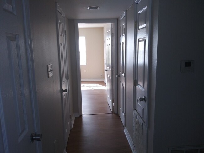 Building Photo - 3 Bedroom Town-home