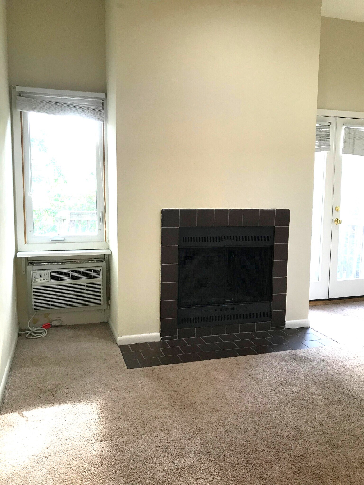 Building Photo - 614 Elliott St NE