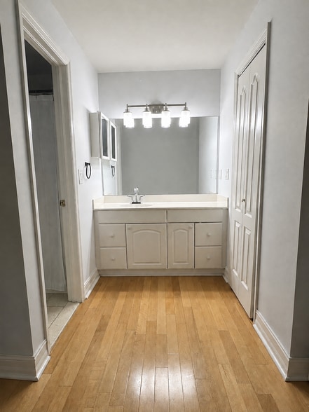 Vanity - 320 37th Ave NE